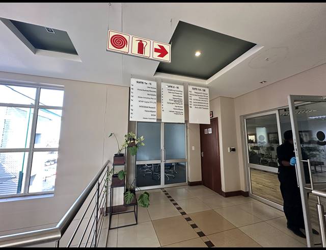 75M² CO-WORKING SPACE TO LET IN DIE HOEWES